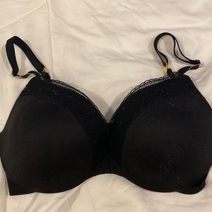 32DDD black incredible by Victoria secret ! No tag Great condition